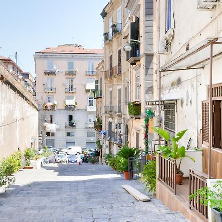 La Casetta Sulle Rampe Napoli Bagian luar foto