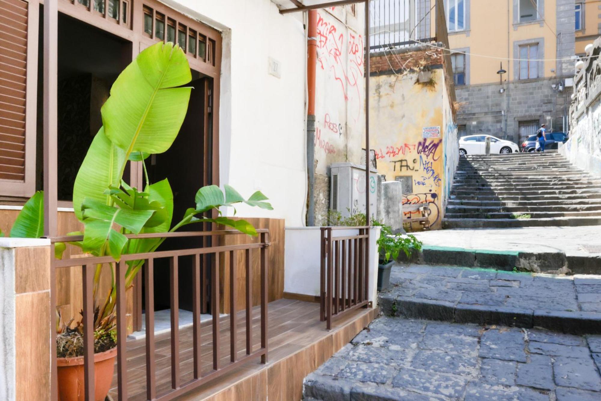 La Casetta Sulle Rampe Napoli Bagian luar foto