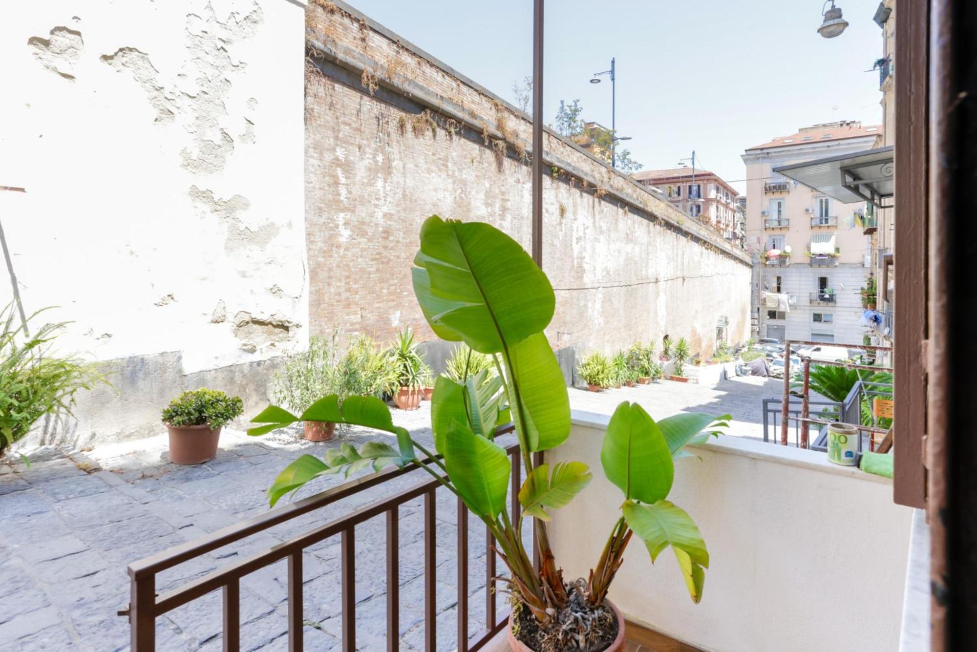 La Casetta Sulle Rampe Napoli Bagian luar foto